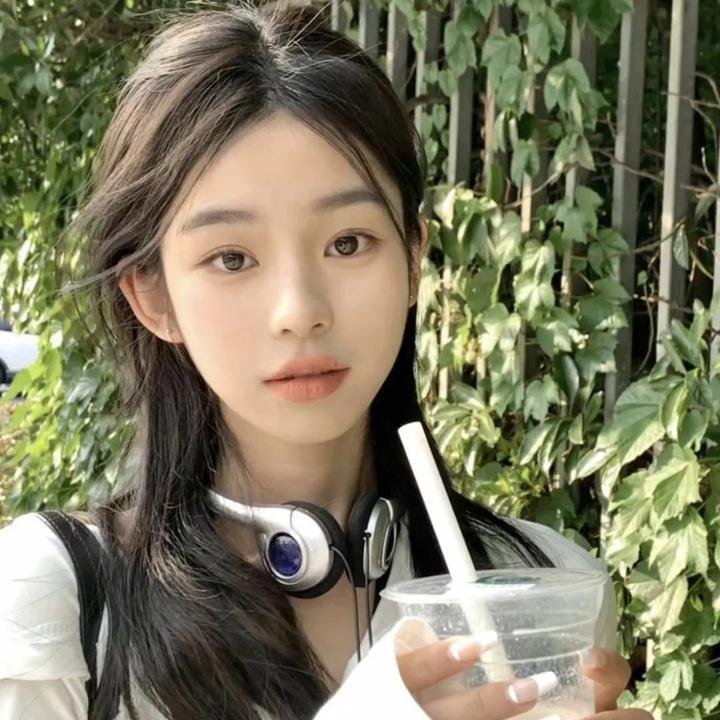 恋综女嘉宾假唱穿帮，凌晨内幕曝光，节目组火速否认